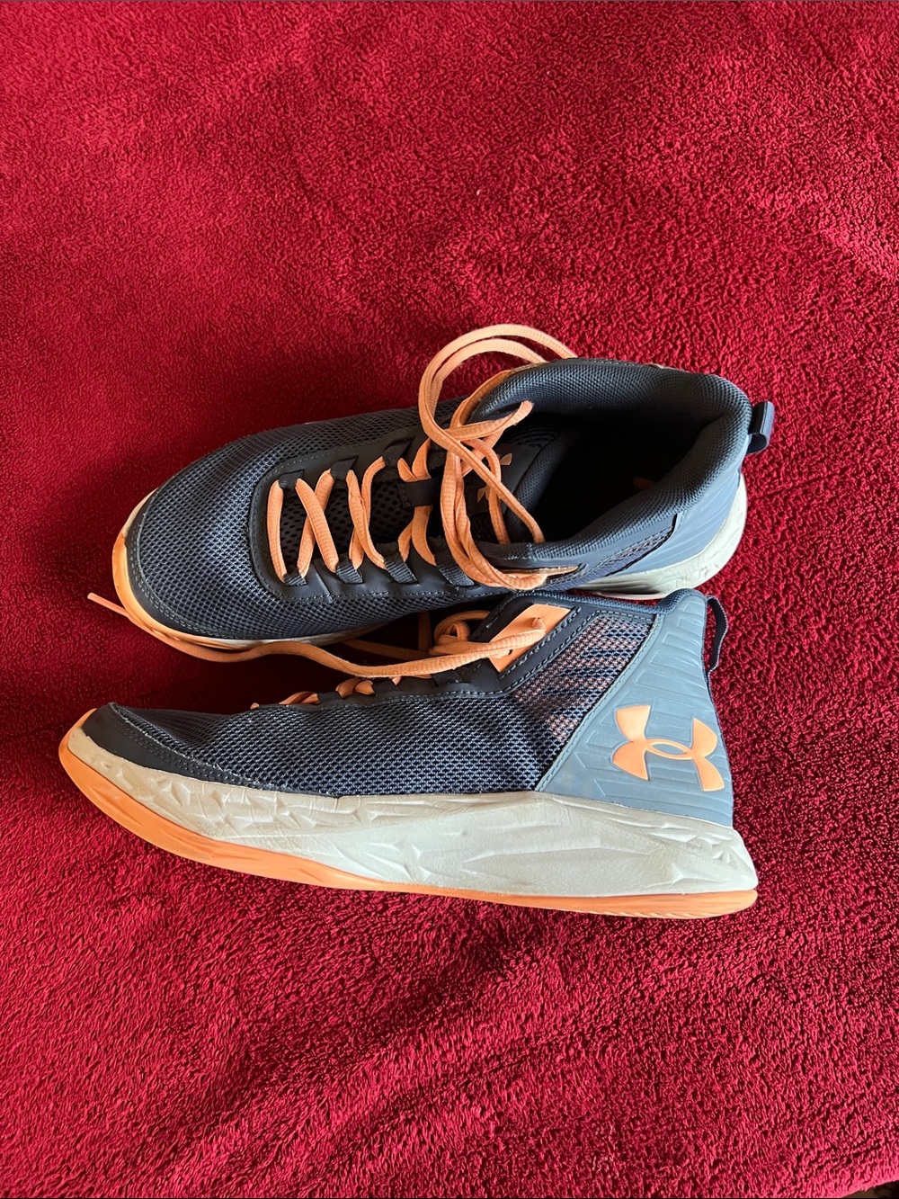 Under Armour Men’s size 6.5 Y navy and Orange High-Top Athletic Trainers